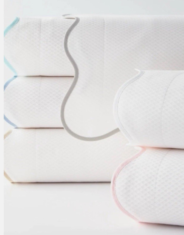 MATOUK~Lanai~Pique King Coverlet~WHITE With TAN Scalloped Trim~064NM~made USA~~