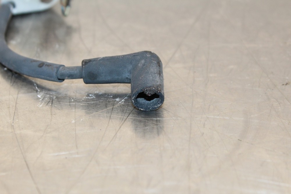 1987 Kawasaki ignition coil spark plug cap (S700)