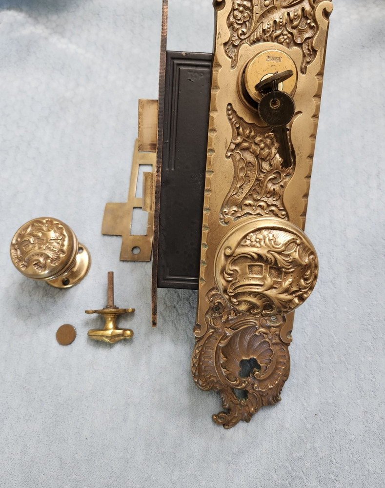 Reading "Belfort" Entry Lockset RH Only Complete