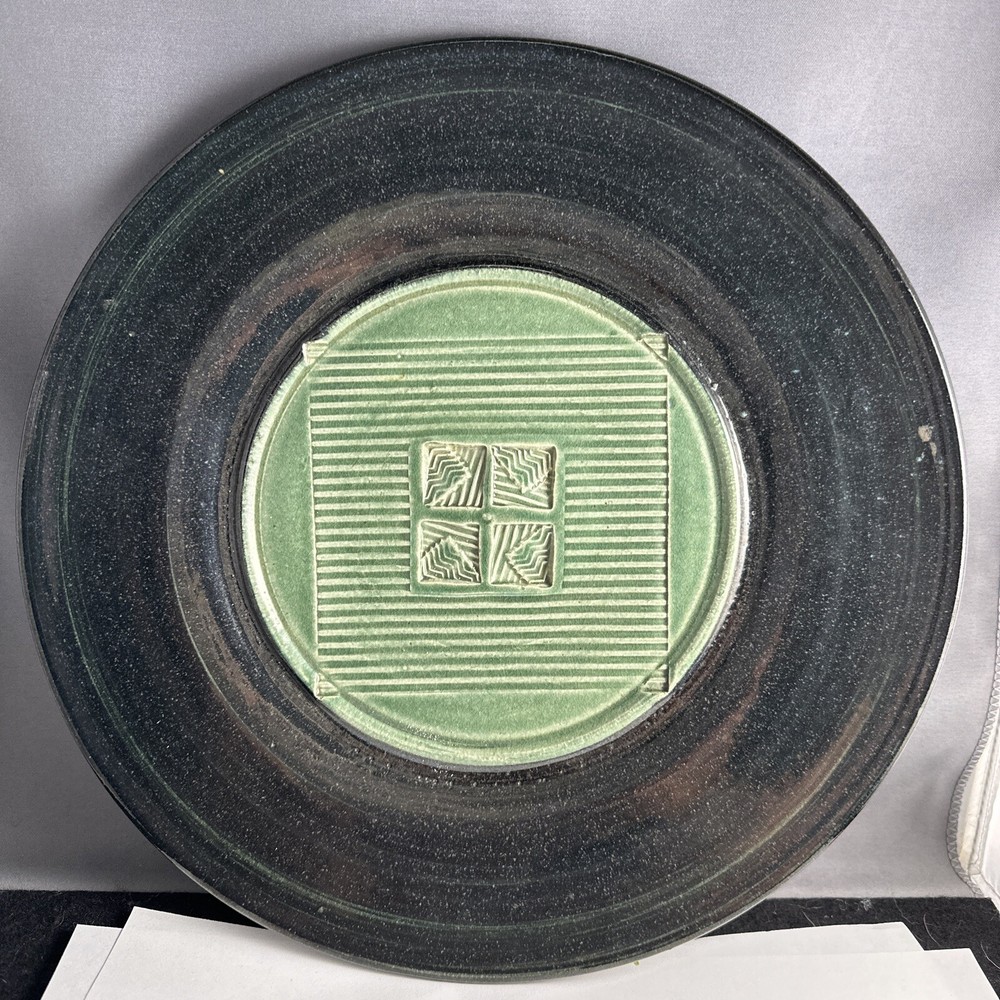 Quality pottery serving plate signed R aWLS￼