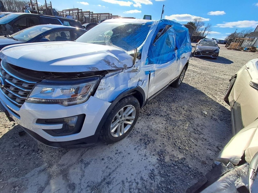 2016 Ford Explorer OEM 8 Screen Display - Used, Reprogramming Required