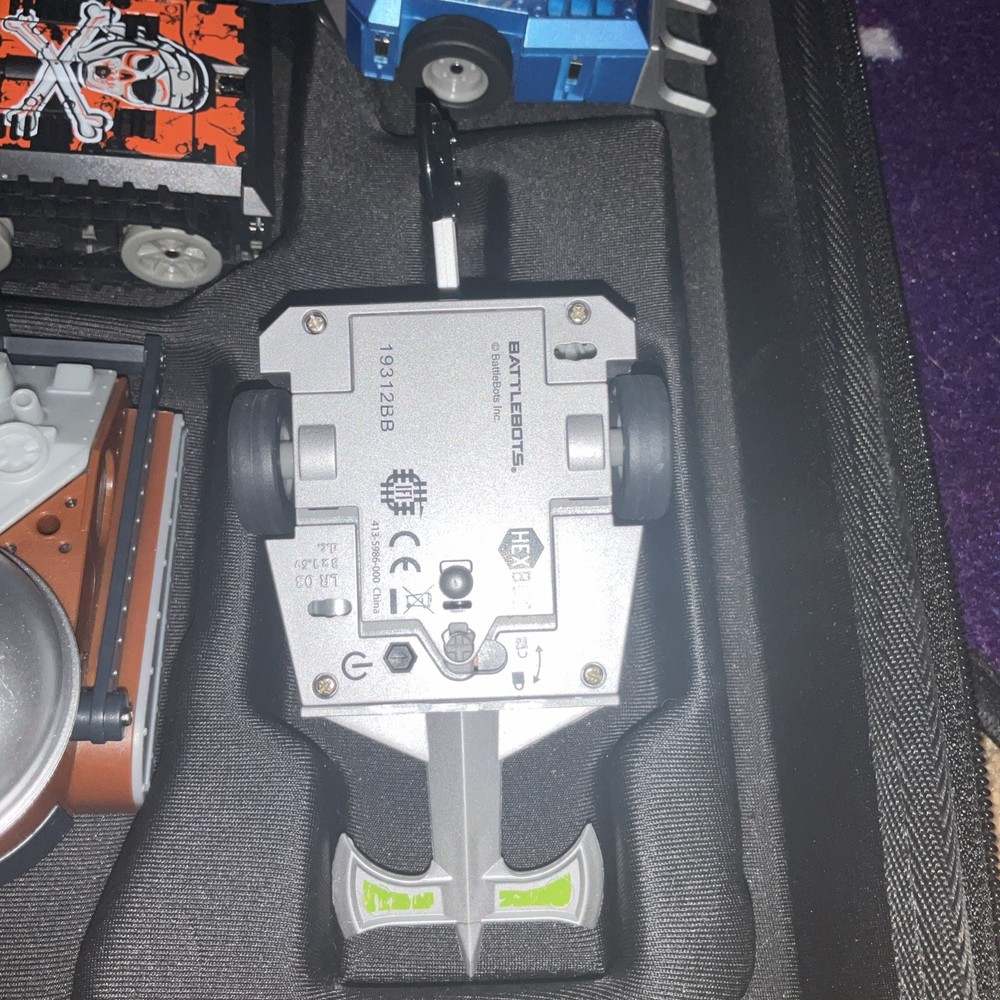 HEXBUG BatteBots Rusty & Tombstone and 4 customizable battlebots