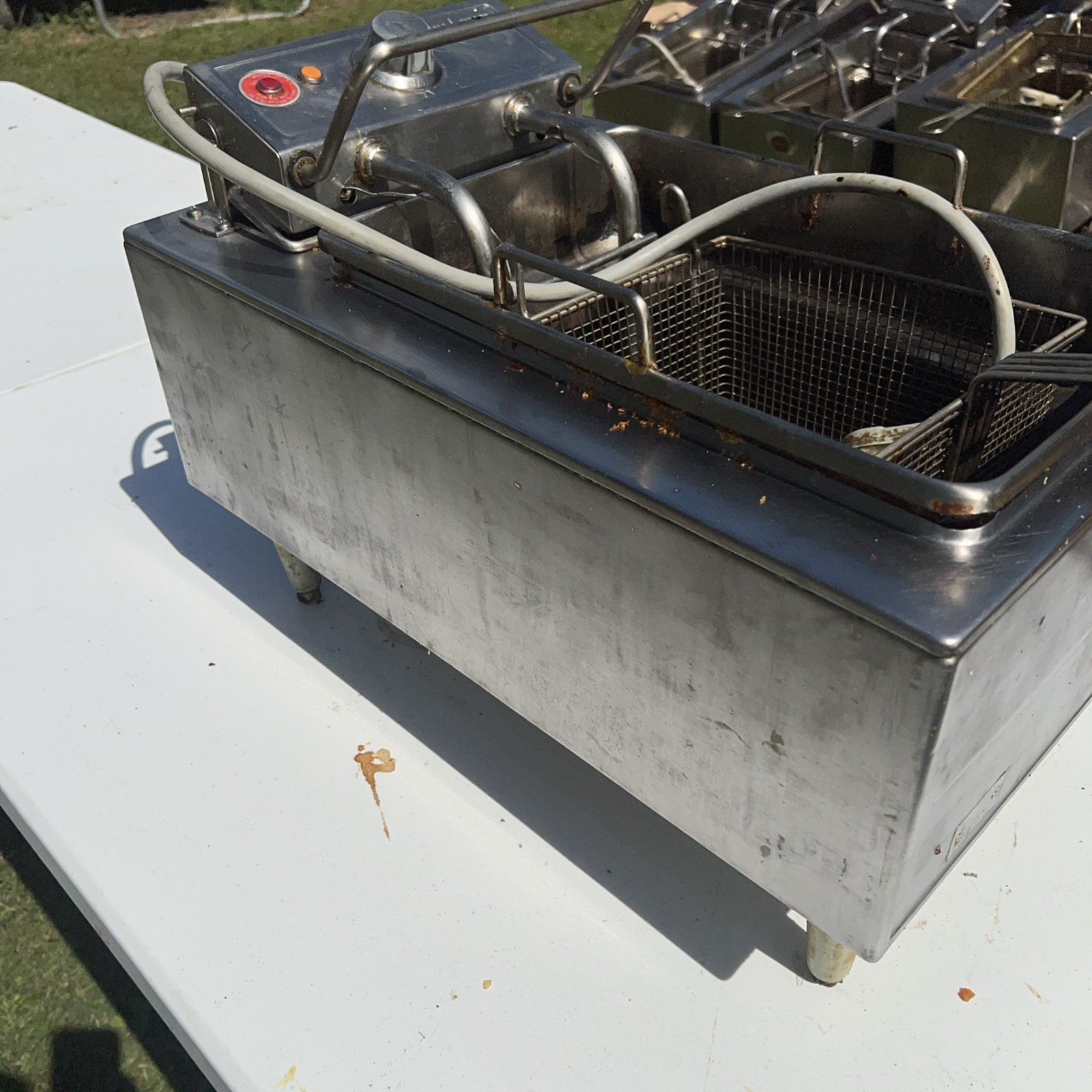 Wells F-49 Countertop 15lb Low Wattage Single Basket Electric Fryer A