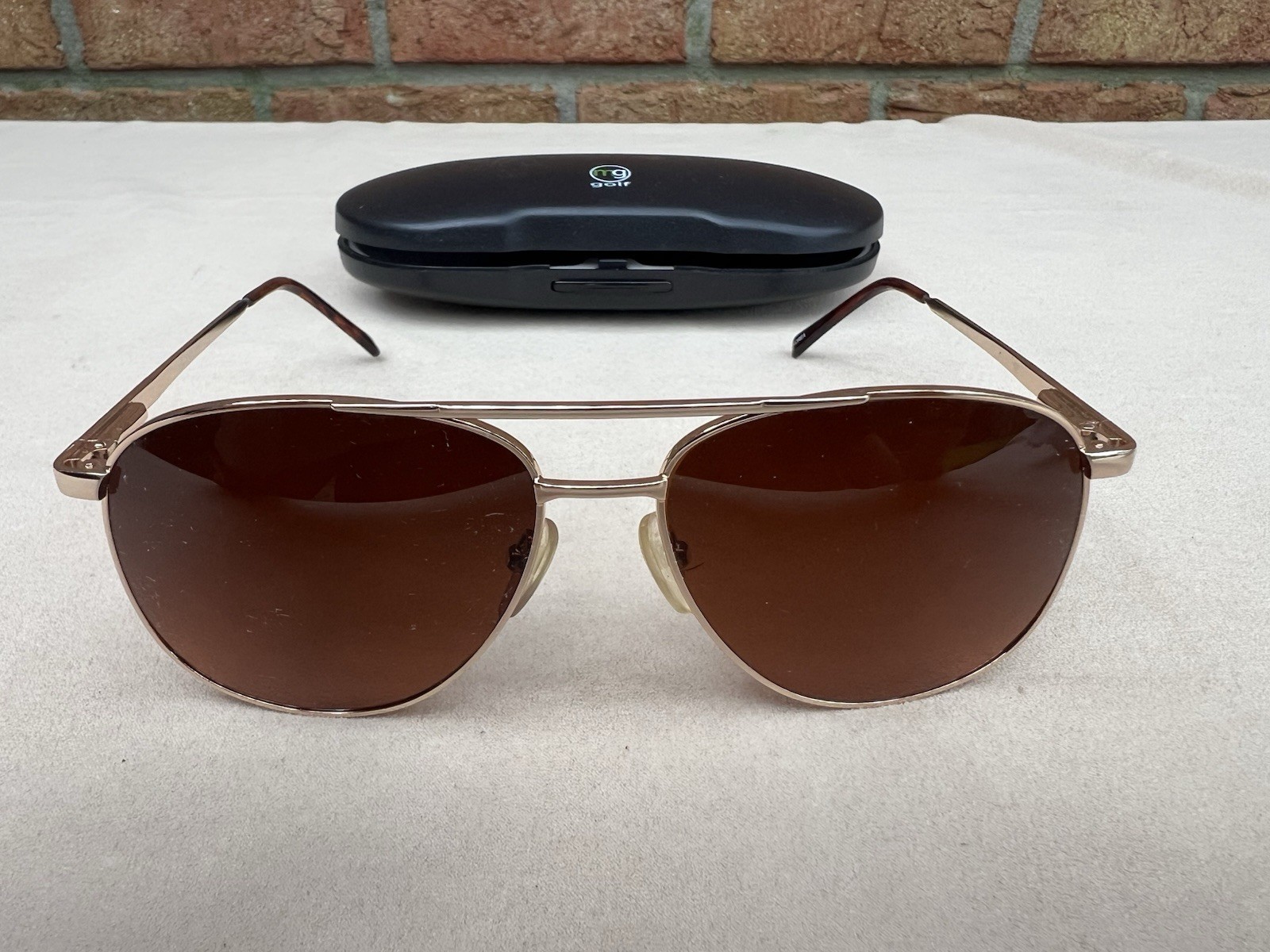 MG Golf Sunglasses Master Grip Aviator - Gold - Black w Clamshell Case Men’s