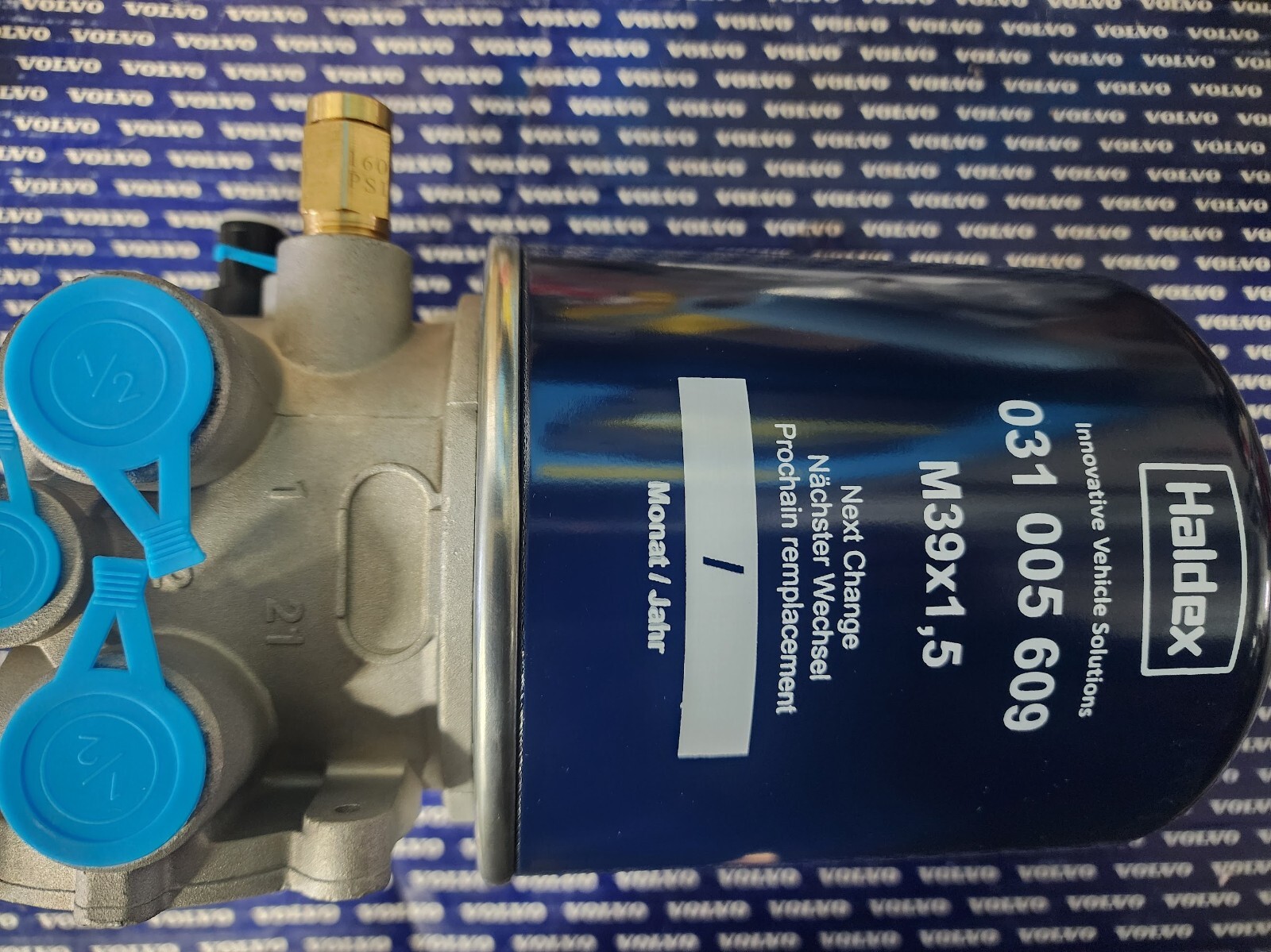 VOLVO D13 air dryer assembly HALDEX brand 955300CRX M39X1.5 R955079 85122949