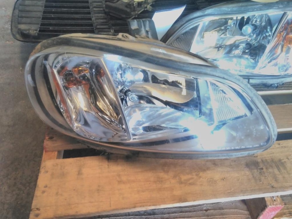For 2023 FREIGHTLINER M2 106 PLUS HEADLIGHT Right , FL