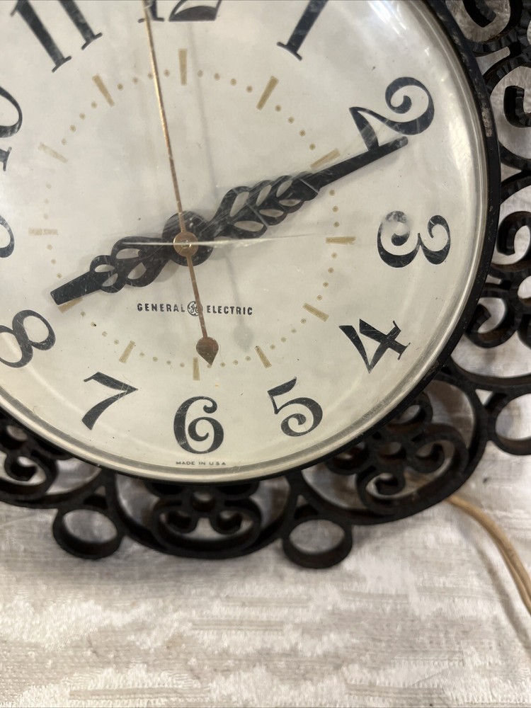 Vintage General Electric Model 2151 GE Kitchen Wall Clock Scroll Frame Works