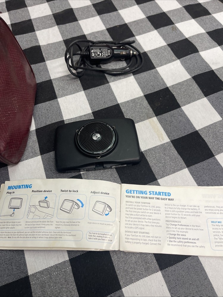 Tom Tom bundle GPS Book Charger and Case Tom Tom Tom