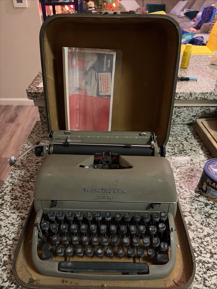 1956 Remington Quiet-Riter typewriter Solid Condition