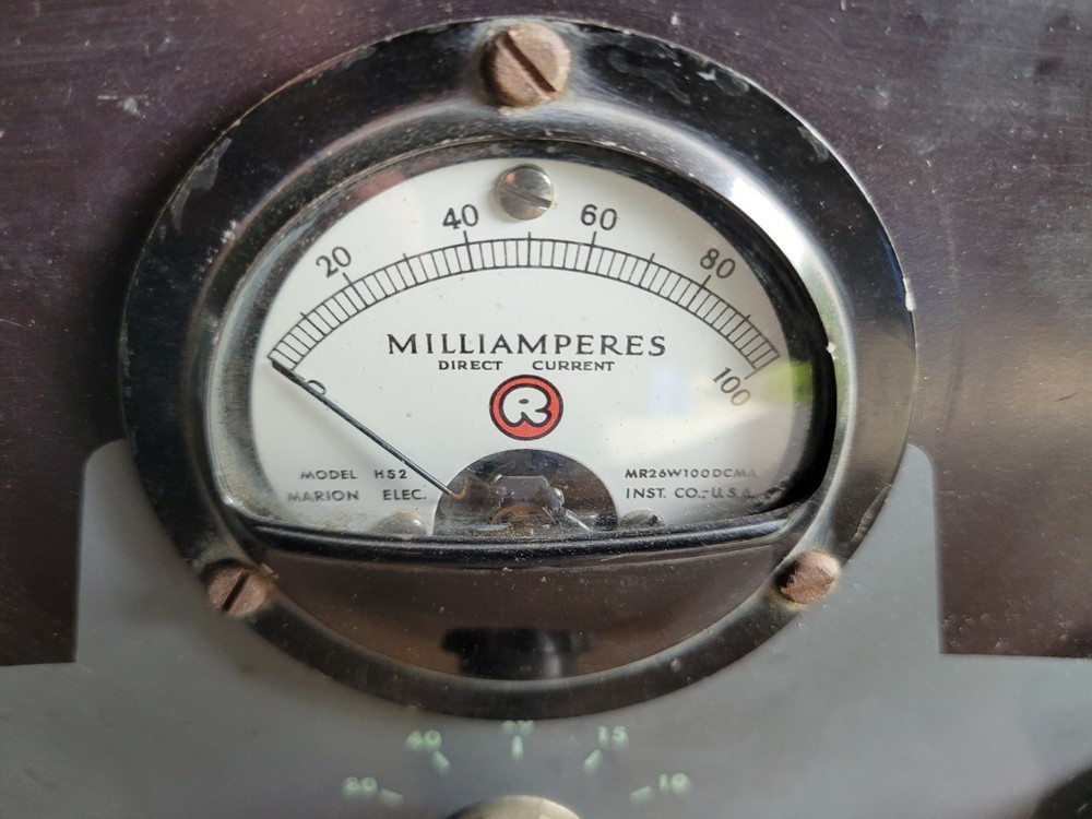 Vintage Johnson Viking Adventurer Tube Ham Radio Transmitter Powers Up As-Is