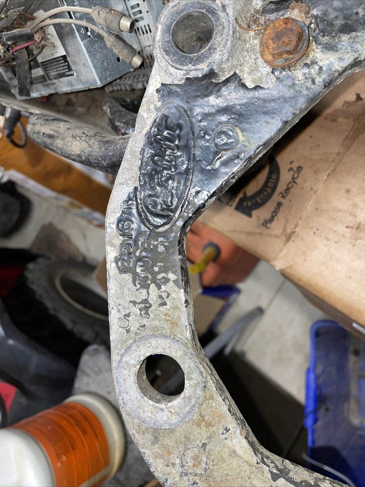 PETERBILT 379 BRACKET-FRONT SPRING DRIVE 02-02516R