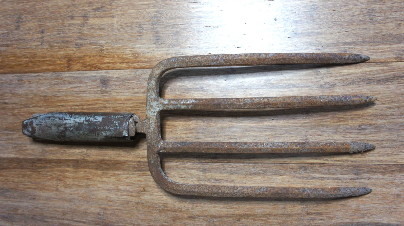 Vintage Rust Pitchfork Head Spade 4 Tine Prongs w/ Handle Collar 19"L x 7 1/2"W