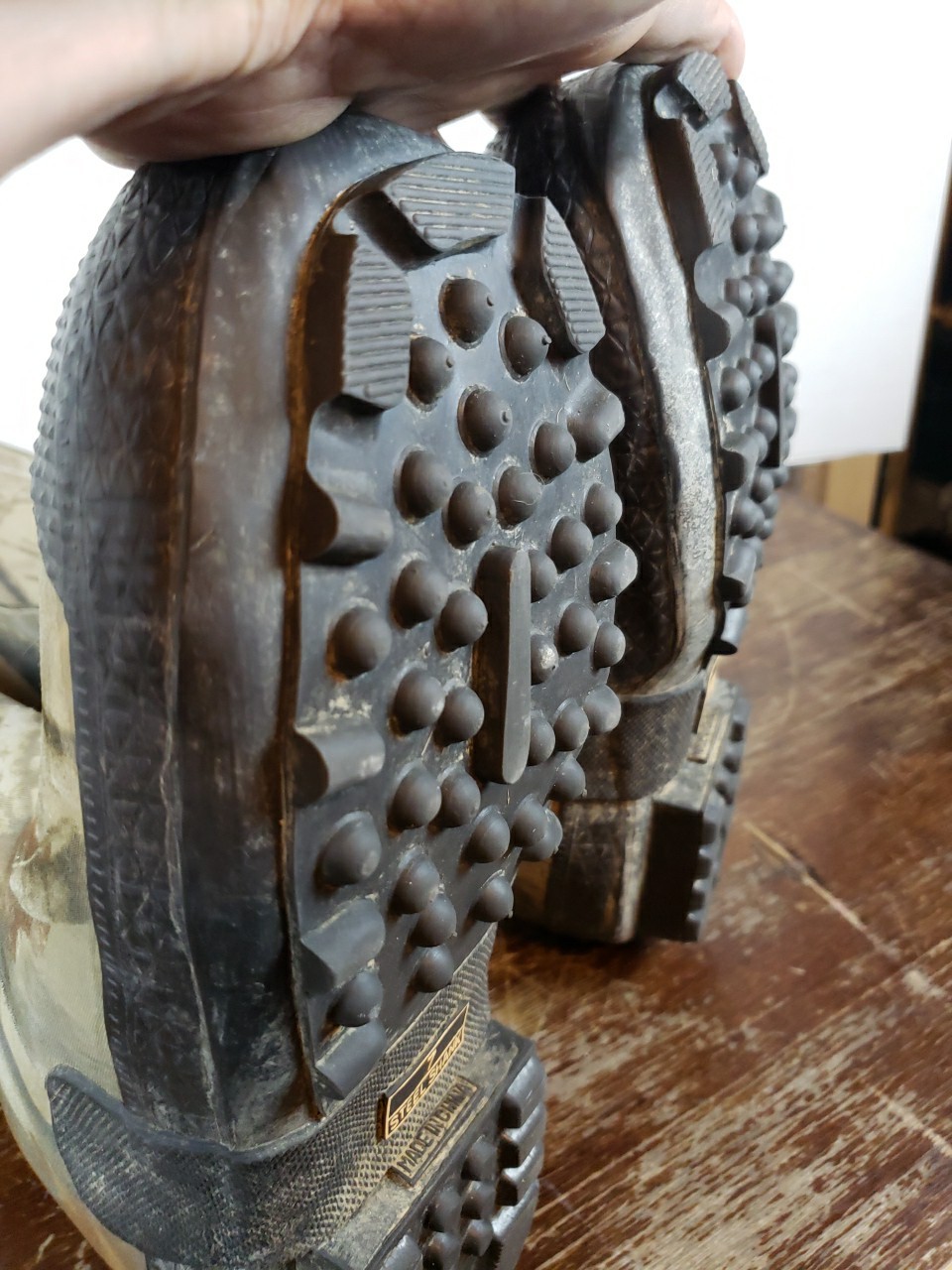 Redhead Bone Dry Realtree Hardwoods Rubber Boots 7 Thinsulate Steel Shank 1000g