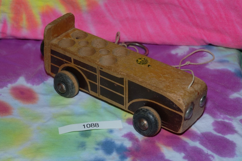 Holgate Toy - rolling pull-along toy