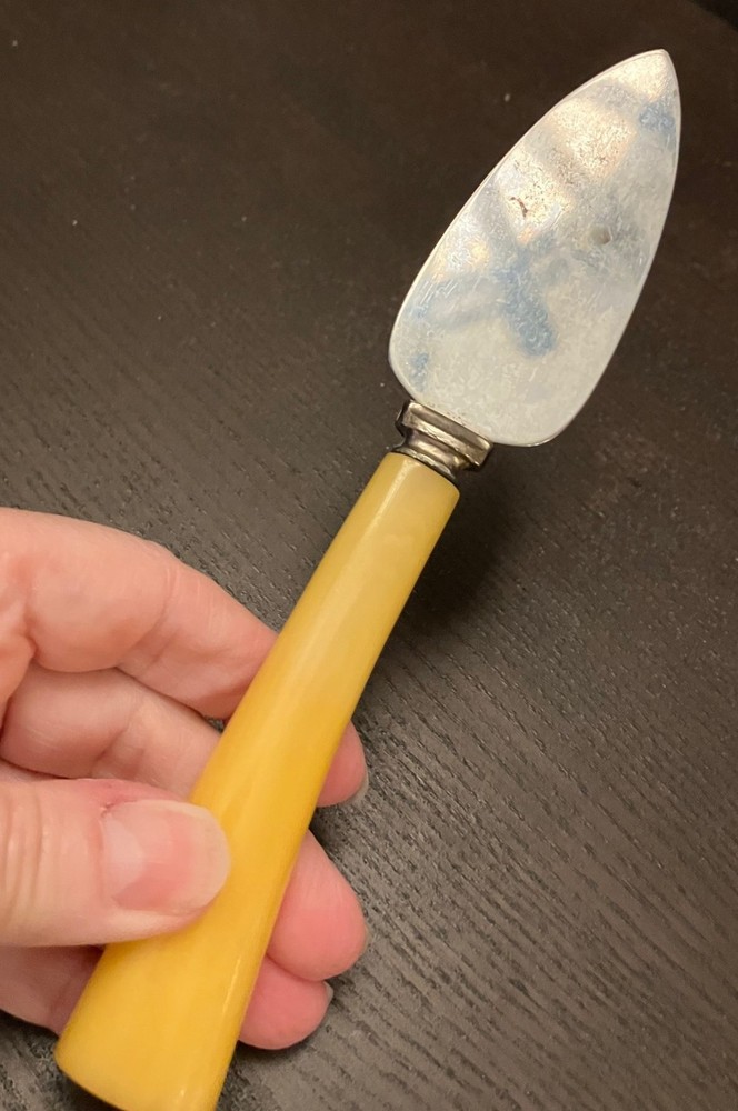 VTG Butterscotch Bakelite Handle Cheese Knife 7"