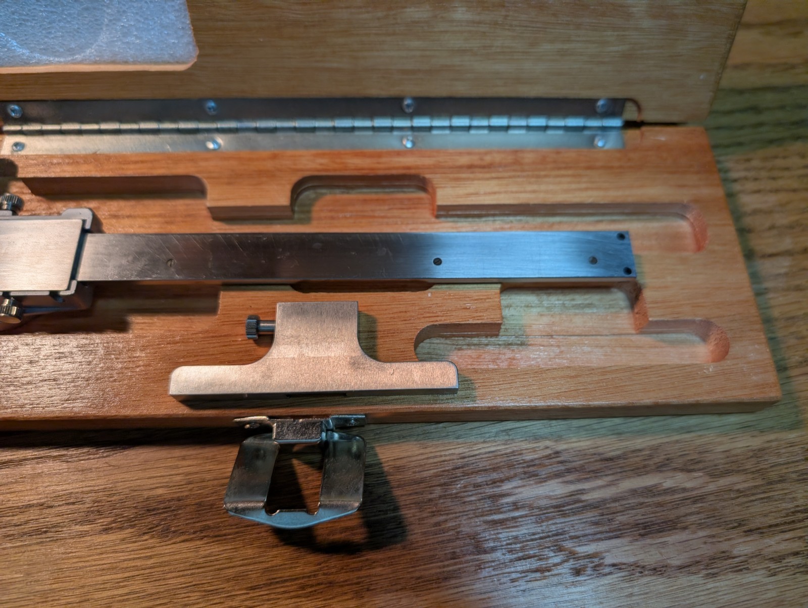 Brown And Sharpe 599-579-3 Dial Calipers 0 To 6" W/ Depth Attachment Wooden Box