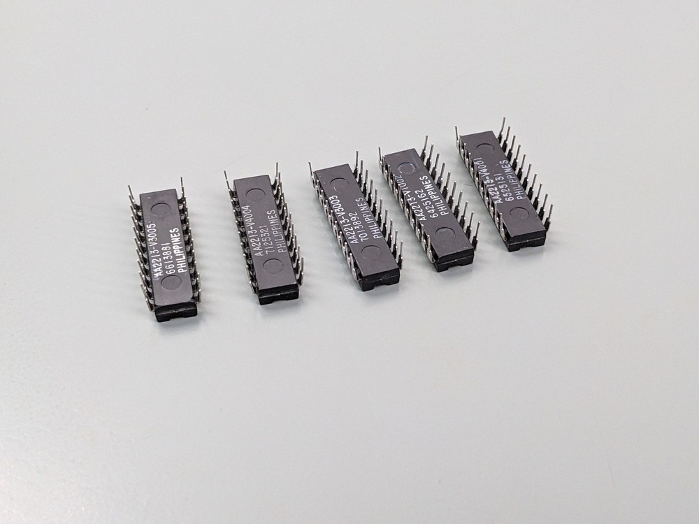 (5) WD1100V Winchester Disk Controller Set ICs, -01 -02 -03 -04 -05