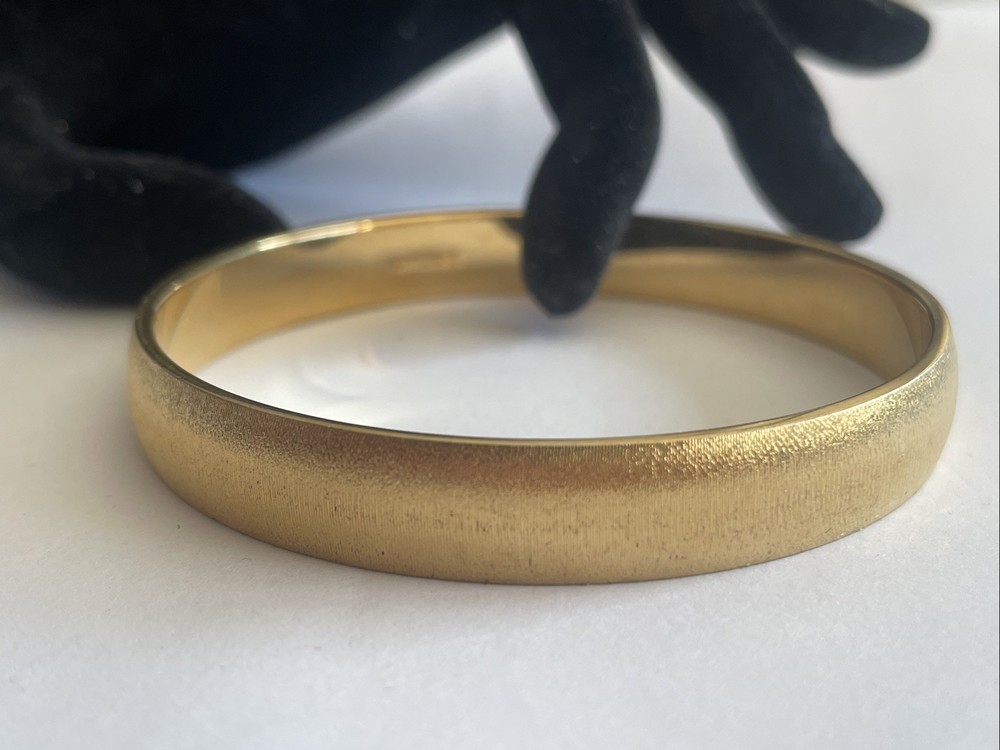 Classic Signed MONET Brushed Goldtone 2.5"d Bangle Bracelet FX7