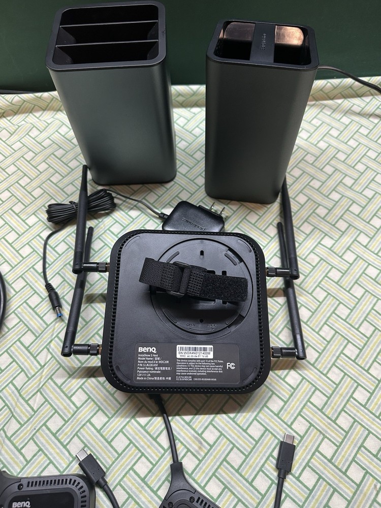 BenQ InstaShow Wireless Presentation System Bundle (Mixed Lot)