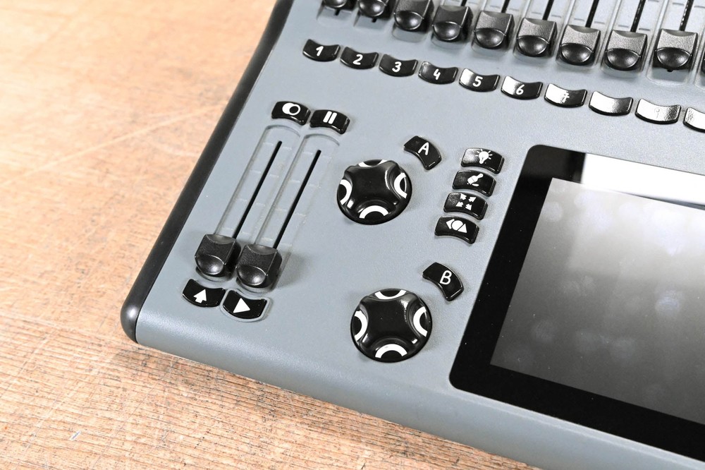 Pathway Connectivity Cognito2 PRO512 Lighting Console with 512 Outputs CG01D70