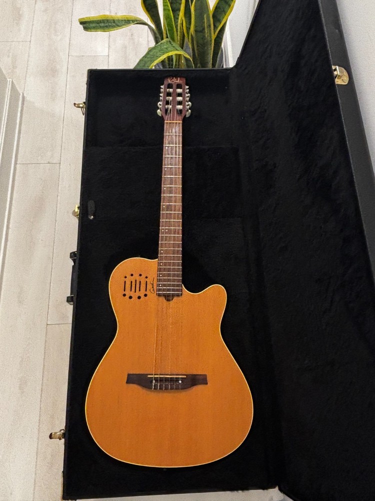 Godin Multiac Encore Natural – Made in Canada – Nylon String + Hardshell Case