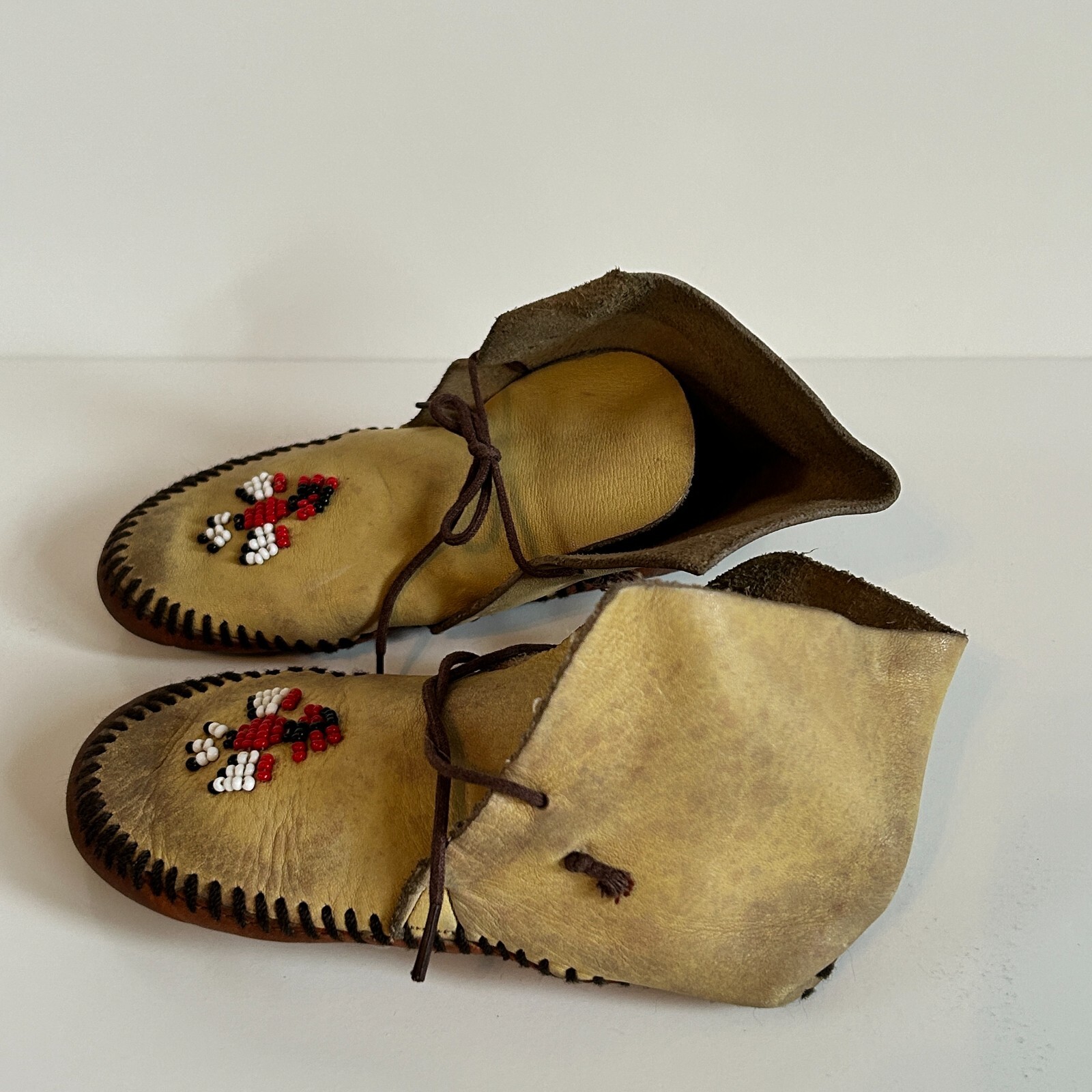 Vintage7" BEADED Thunder Bird LEATHER NATIVE AMERICAN INDIAN MOCCASINS BOOTIES