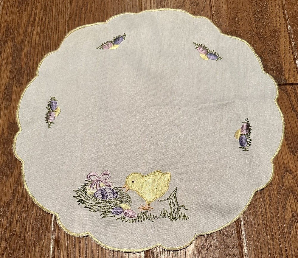 Embroidered Easter Chick, Easter Egg Scalloped Edge Doily *READ*