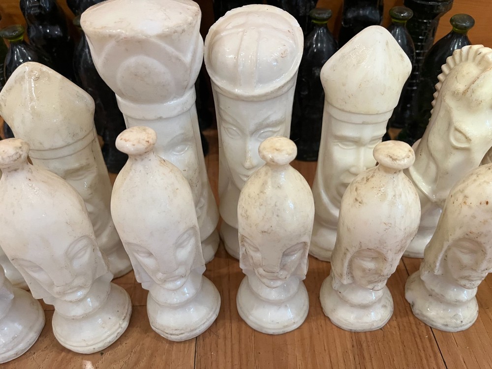 Complete 32-piece Duncan Mold Solid Plastic Chess Set