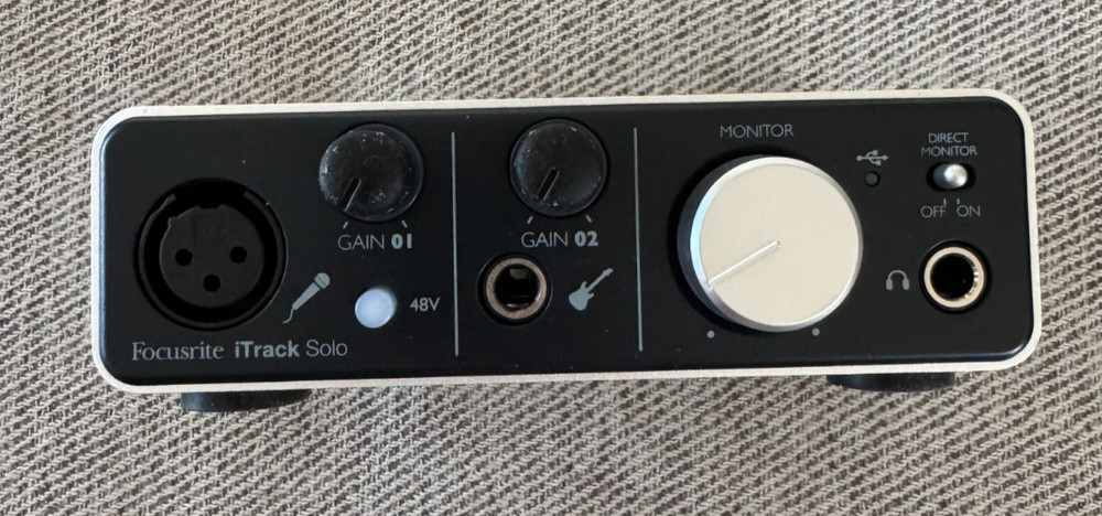 Focusrite iTrack Solo - WITH DEVICE LINK CABLE INCLUDED