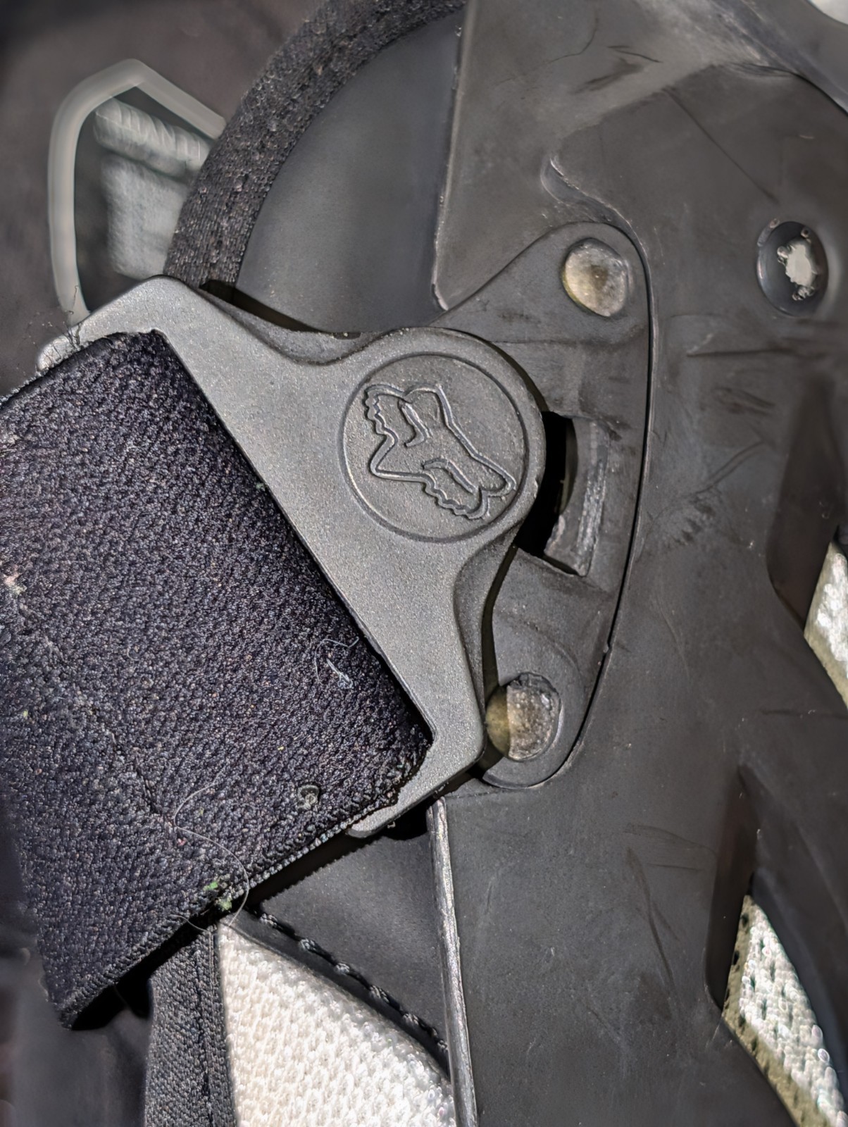 Fox Racing Titan Pro Knee Shin Guard One size fits most Black White