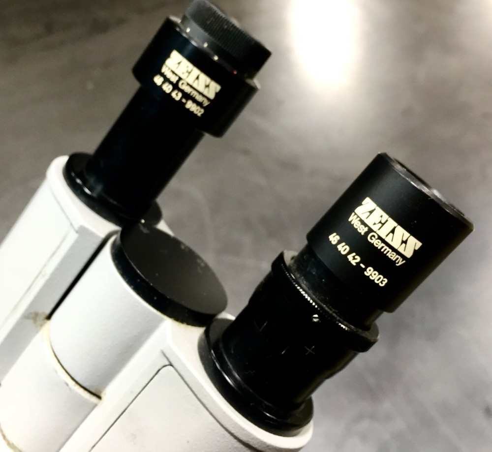 Carl Zeiss Microscope w/ 2 Objectives