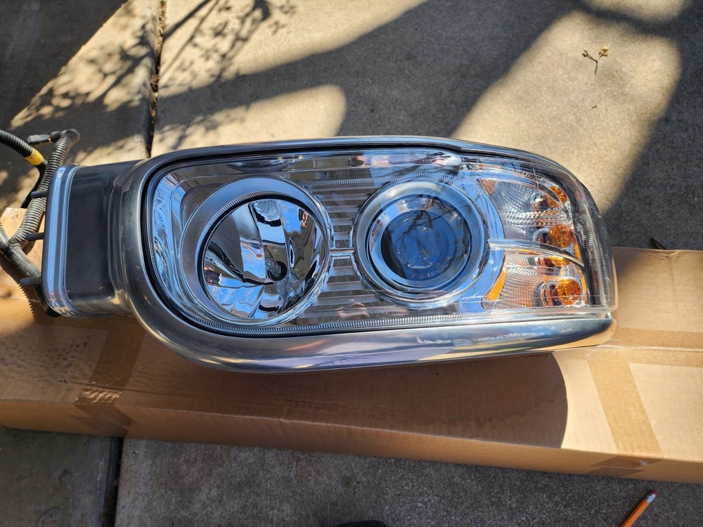 peterbilt 389 headlight assembly Right