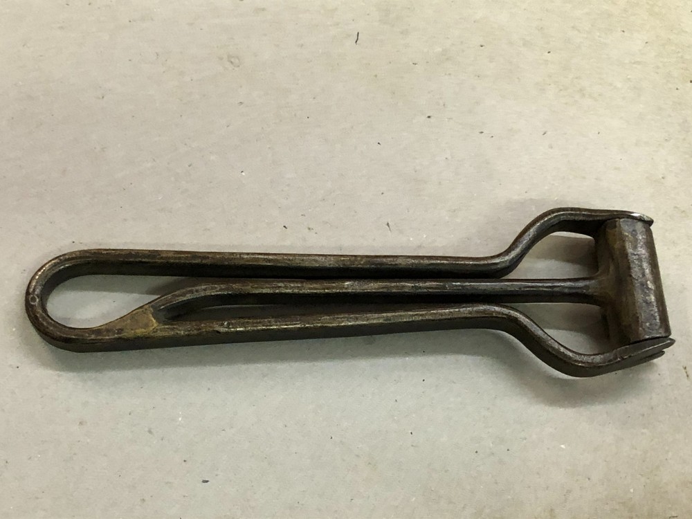 Unique Design Vintage Handmade Tack Puller Lifter Remover