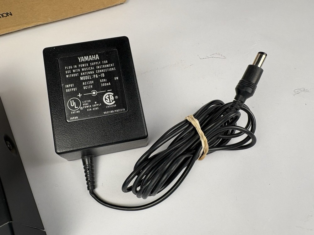 Yamaha R100 Digital Reverb Processor Black with AC adaptor