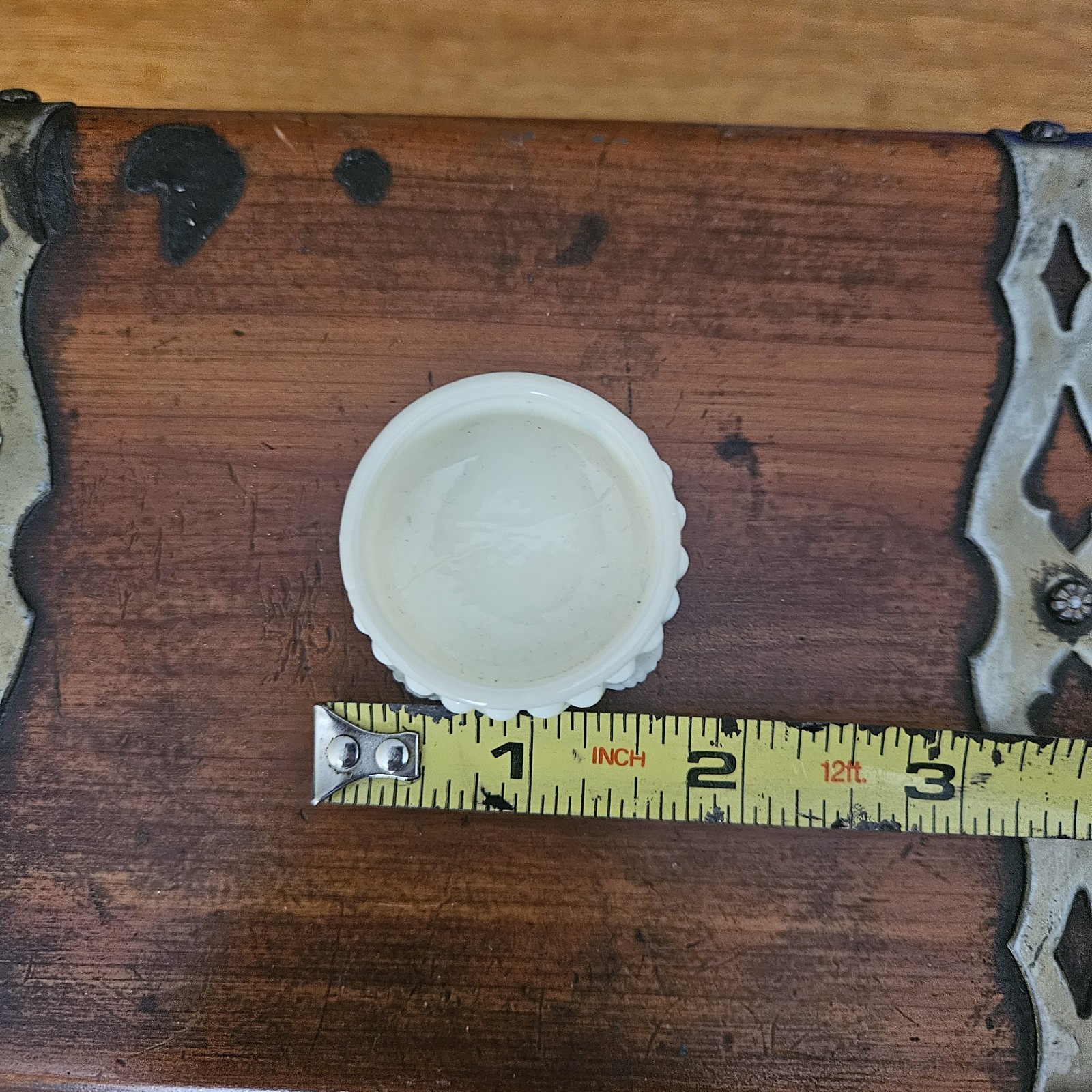 VINTAGE CUSTARD COLORED FOOTED OPEN SALT DIP DISH URANIUM GLASS UV GLOWS