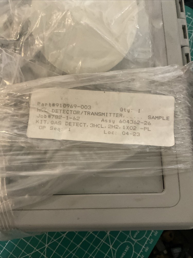 THERMO GASTECH SAMPLE-DRAWING HCL GAS DETECTOR/TRANSMITTER W/SENSOR