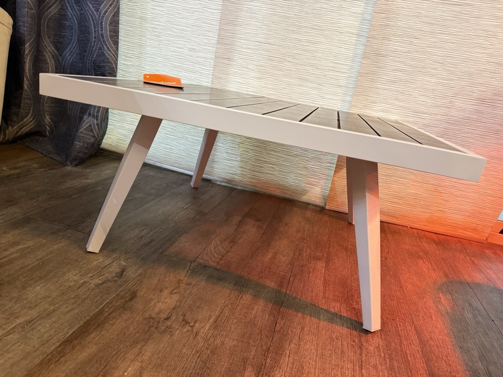Glitzhome Patio Table