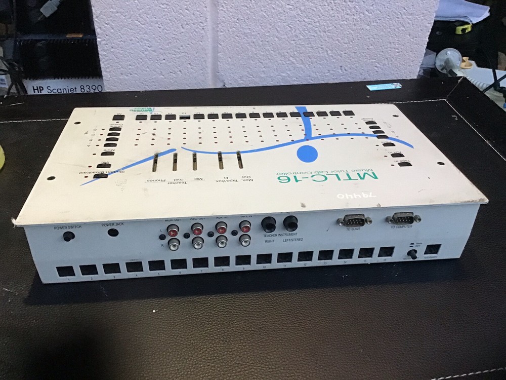 Roland Music Tutor Interactive MTLC-16 Music Tutor Lab Controller