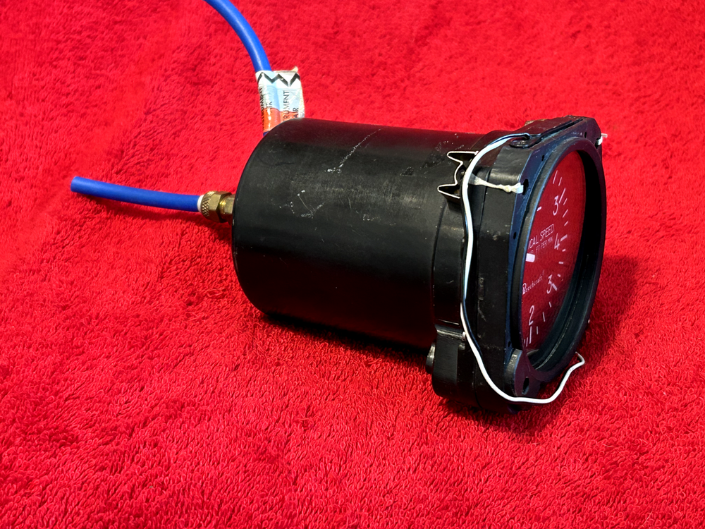 UNITED INSTRUMENTS LIGHTED VERTICAL SPEED INDICATOR P/N 7040-C18 BEECHCRAFT