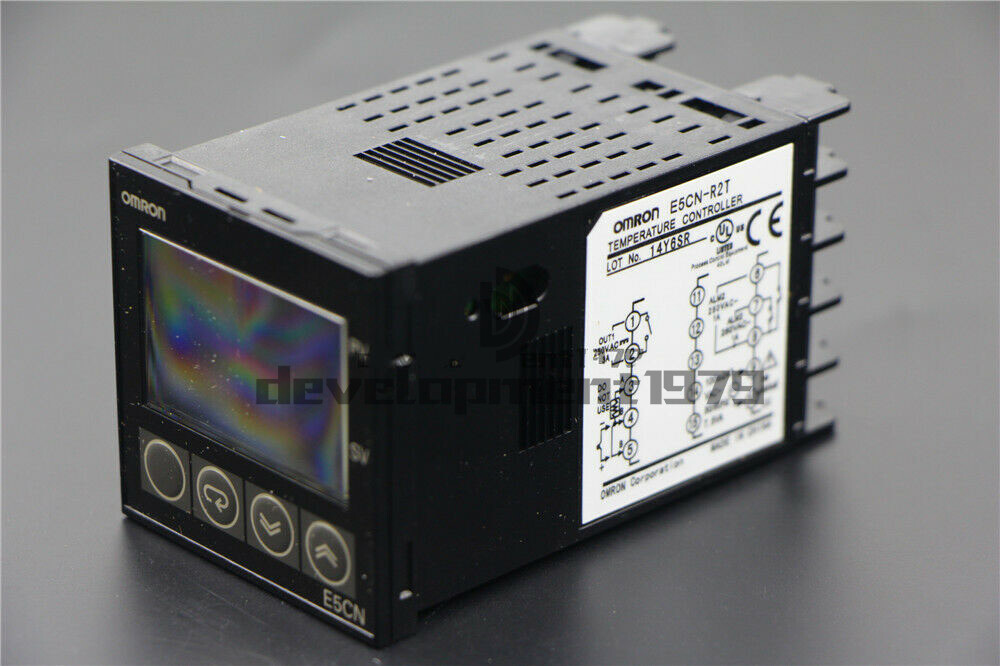 One Omron E5CN-R2T Temperature Controller 100-240VAC NEW IN BOX