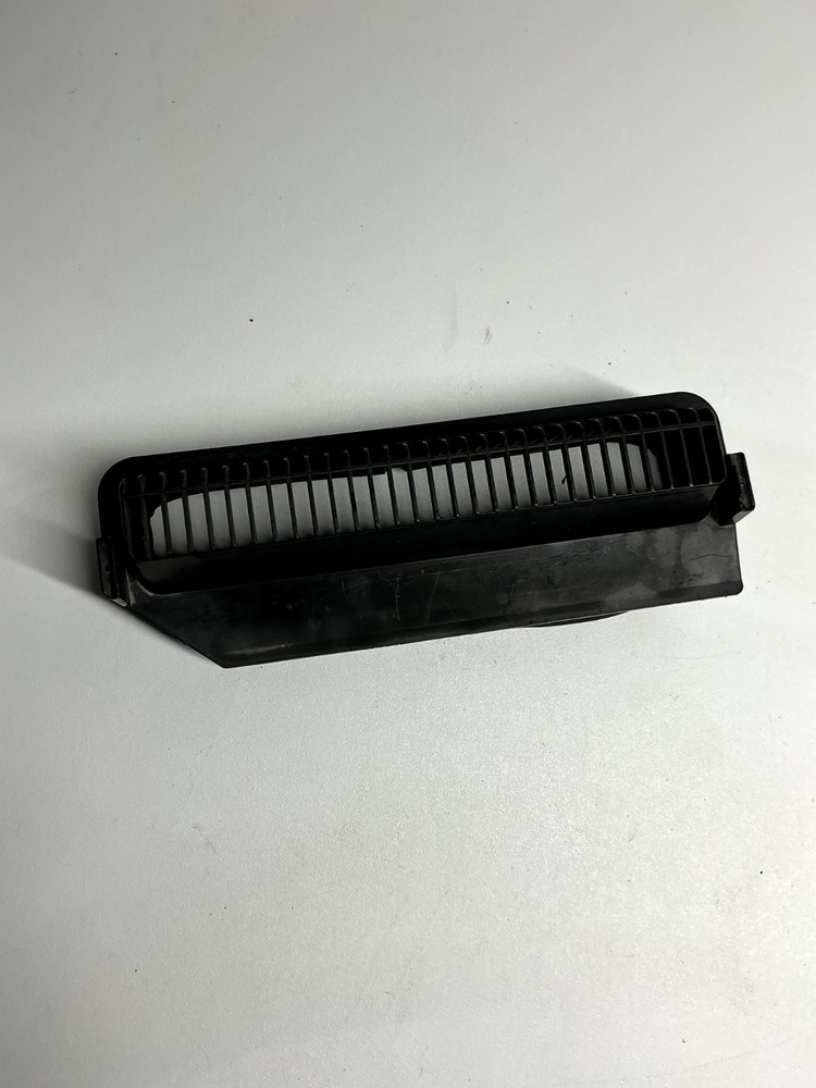 20524077 VOLVO VNL PLASTIC