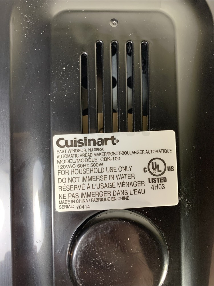 Cuisinart Automatic Breadmaker CBK-100 w/ Manual,Measuring Cups,& Recipe Booklet