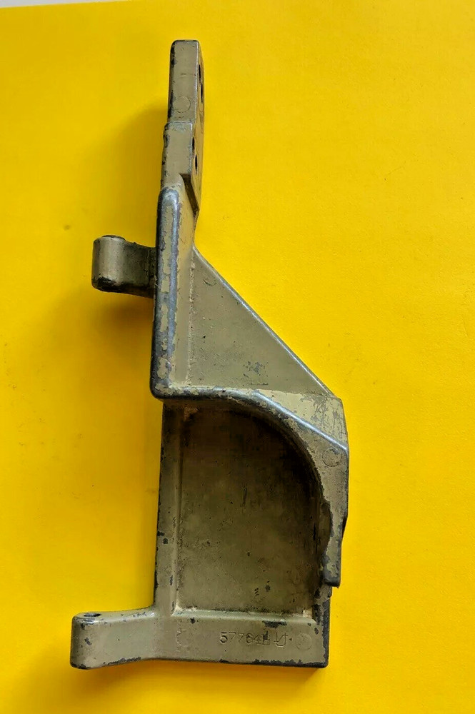*USED* 57764B-UNION SPECIAL-FOLDER SUPPORT HINGE BRACKET *FREE SHIPPING*