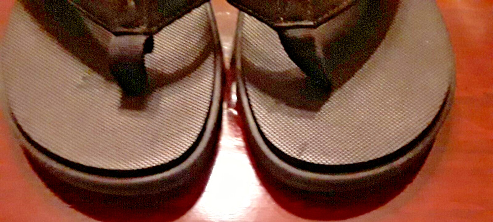 NWOT Mens Xersion black flip flops size 7-8