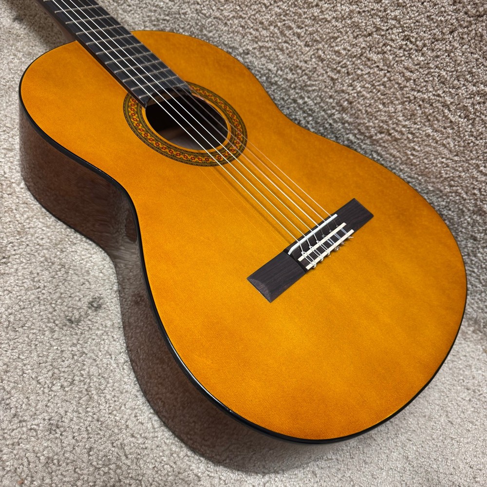 Yamaha C40 PKG Gigmaker Classical w/ Bag & Tuner