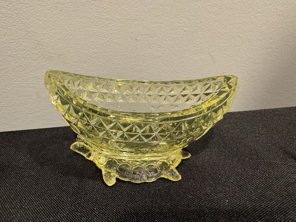 Uranium Vaseline Adams & Co Turtle Dish