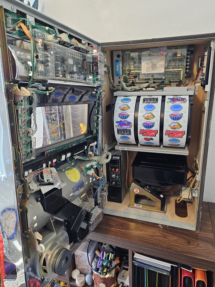 Penguin Paradise Token Slot Machine