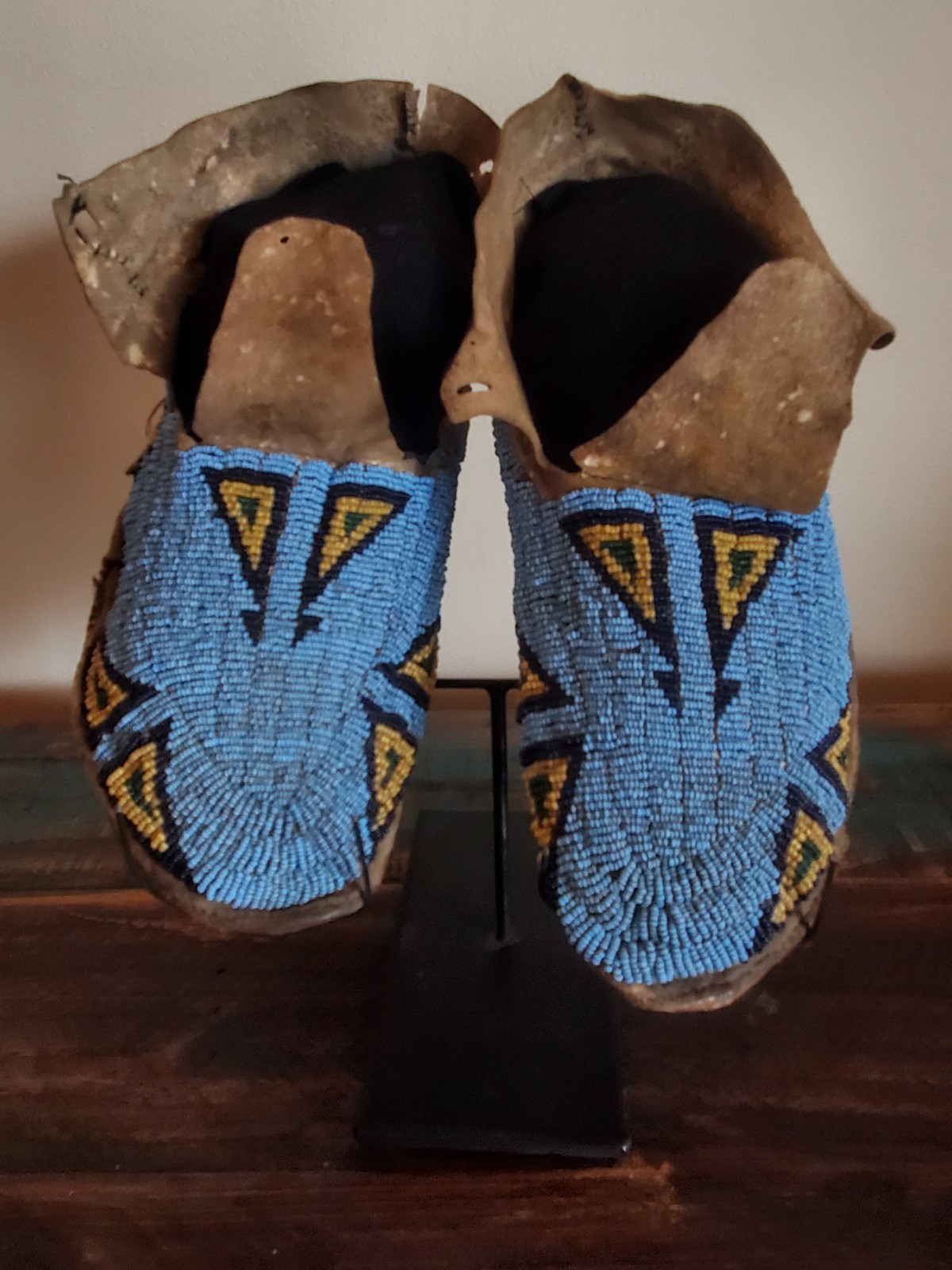 Antique OLD Native American Indian plains beaded early 1860s moccasins 19th c.