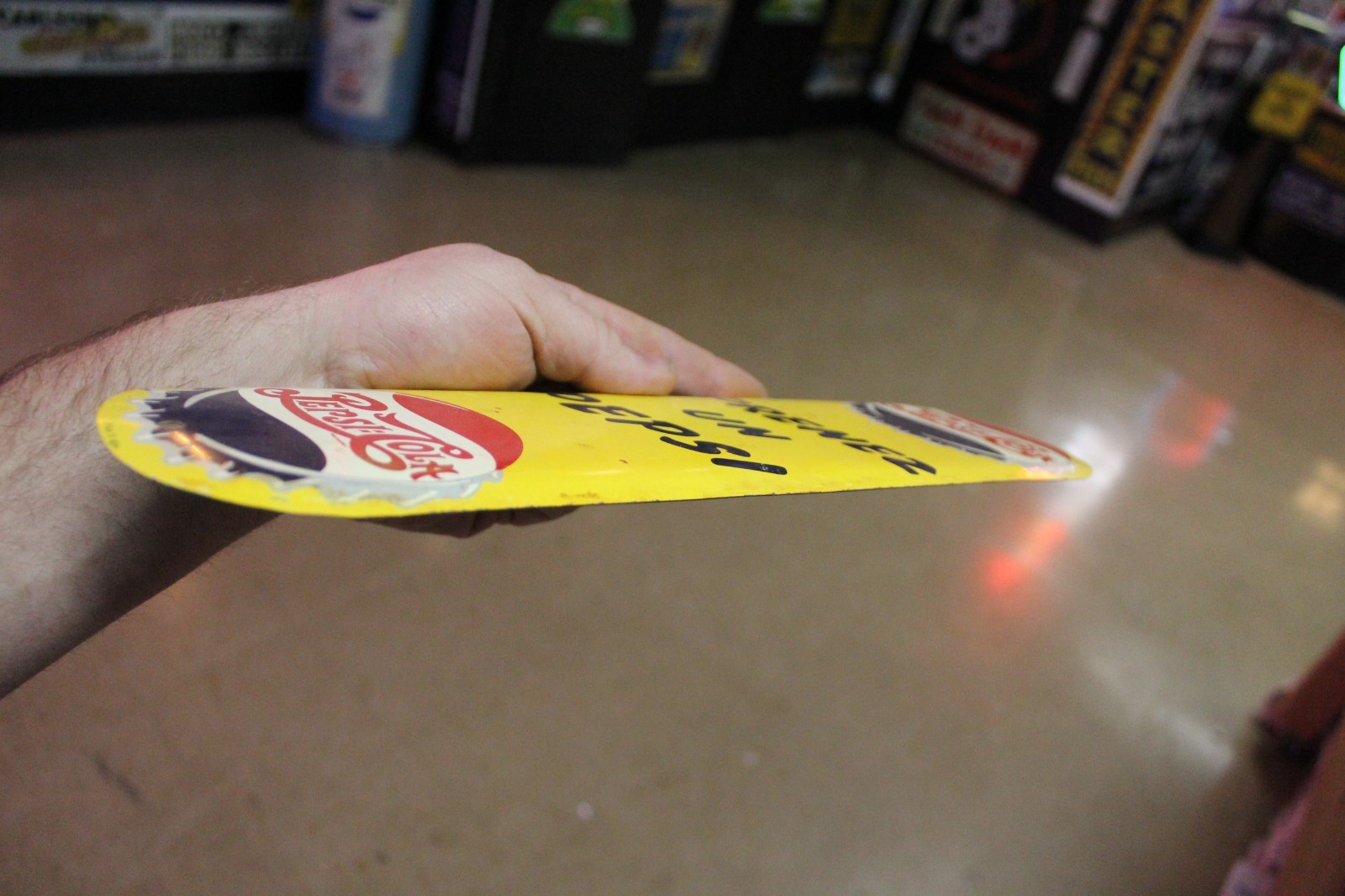 RARE 1950s PRENEZ UN PEPSI COLA STAMPED PAINTED METAL DOOR SIGN POP SODA COKE