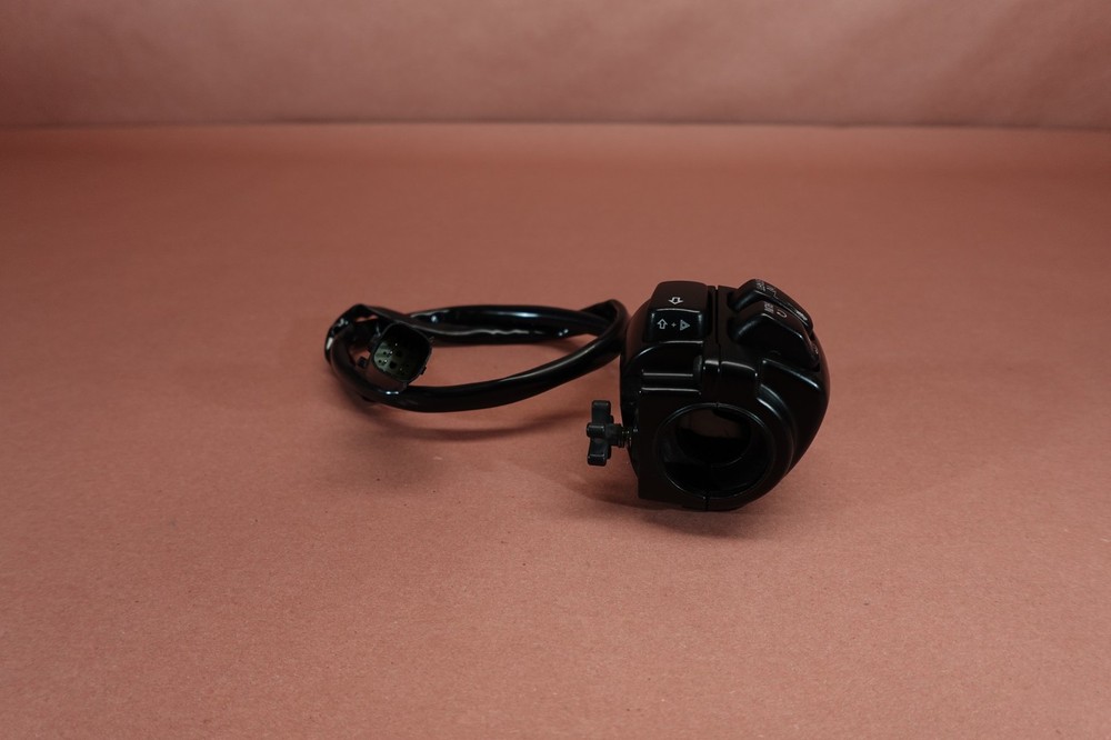 08-09 Harley Davidson Dyna Low Rider FXDL Right Handlebar Stop Start Kill Switch